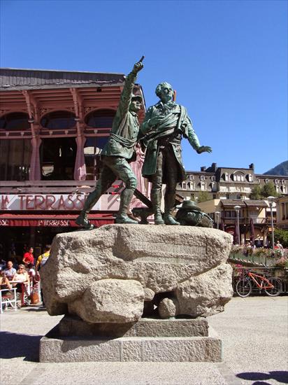 Francja - Pomnik w Chamonix.JPG